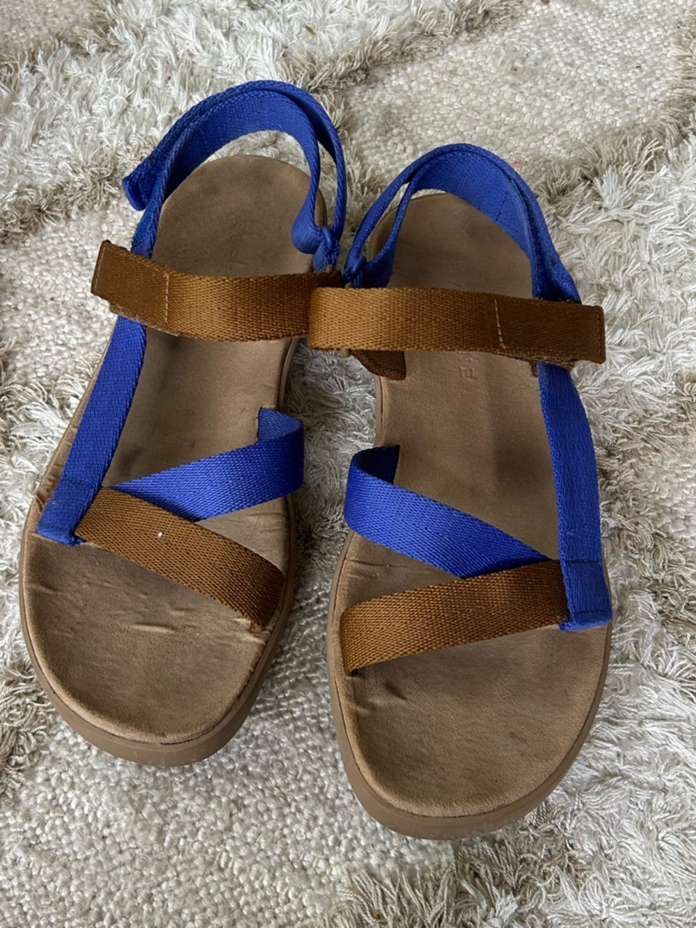 Everlane Velcro strap sandals